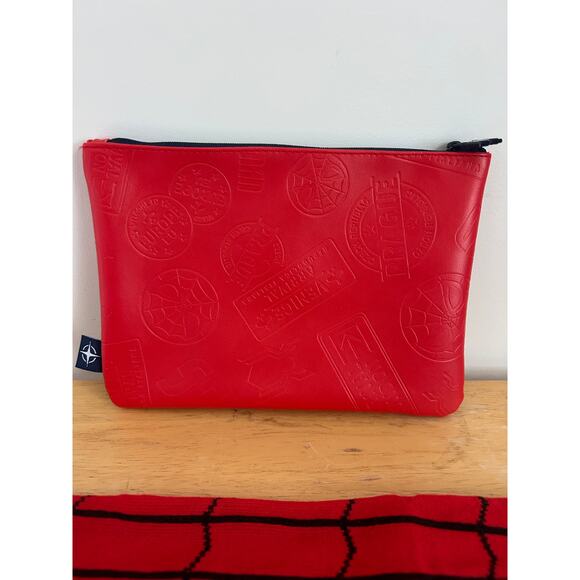 United Spider-Man Far From Home Limited Edition Red Travel Bag & Socks - Picture 3 of 4